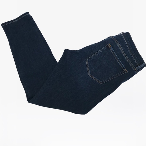 FRAME Le Garçon High-Rise Slightly Distressed Jeans - 30 - Picture 10 of 17